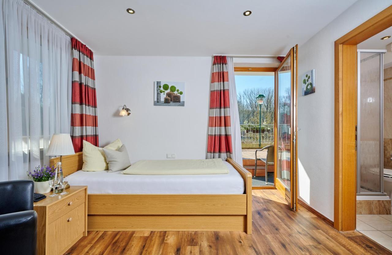 Hotel Restaurant Zum Goldenen Anker Mit Hallenbad & Wellnessbereich Windorf  Экстерьер фото
