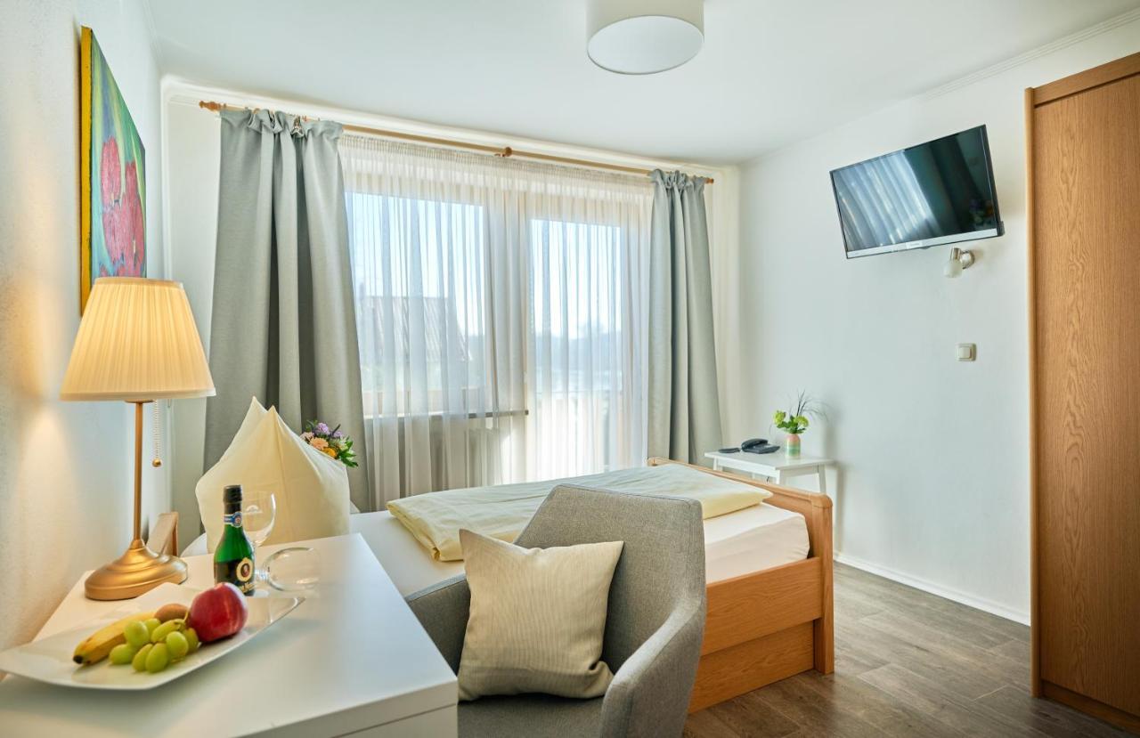Hotel Restaurant Zum Goldenen Anker Mit Hallenbad & Wellnessbereich Windorf  Экстерьер фото