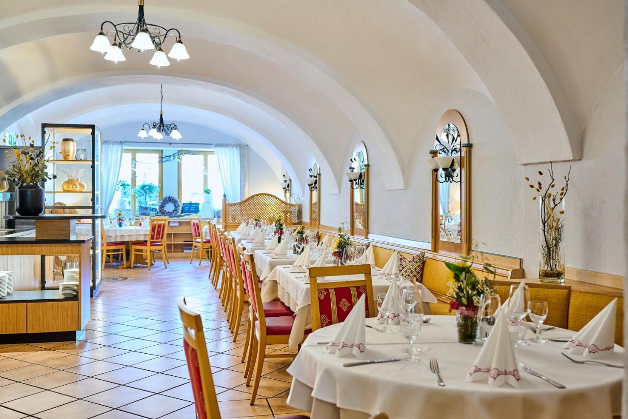 Hotel Restaurant Zum Goldenen Anker Mit Hallenbad & Wellnessbereich Windorf  Экстерьер фото