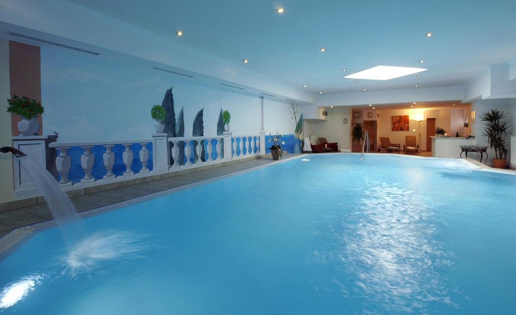 Hotel Restaurant Zum Goldenen Anker Mit Hallenbad & Wellnessbereich Windorf  Экстерьер фото